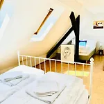 Massive Karli Loft - Over 130 Meters Floor Space - Theater - 4 Private Sleeping Areas - Location In *