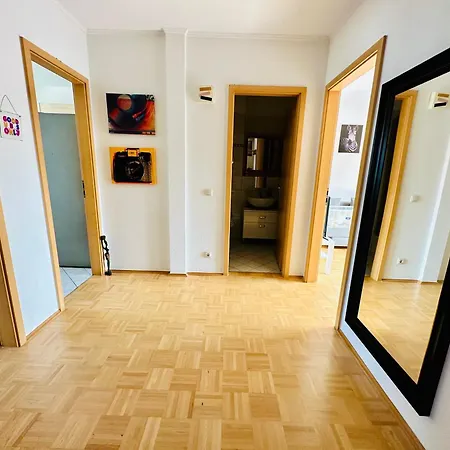 Massive Karli Loft - Over 130 Meters Floor Space - Theater - 4 Private Sleeping Areas - Location In Daire