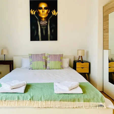 Massive Karli Loft - Over 130 Meters Floor Space - Theater - 4 Private Sleeping Areas - Location In *