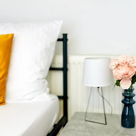 Massive Karli Loft - Over 130 Meters Floor Space - Theater - 4 Private Sleeping Areas - Location In *