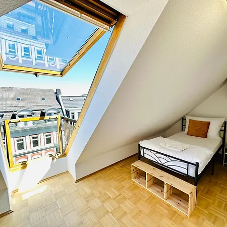 Massive Karli Loft - Over 130 Meters Floor Space - Theater - 4 Private Sleeping Areas - Location In