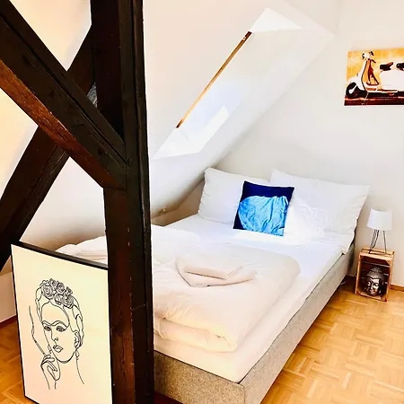 Massive Karli Loft - Over 130 Meters Floor Space - Theater - 4 Private Sleeping Areas - Location In *