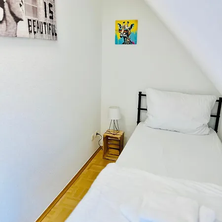 Massive Karli Loft - Over 130 Meters Floor Space - Theater - 4 Private Sleeping Areas - Location In *