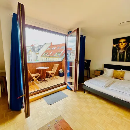 Massive Karli Loft - Over 130 Meters Floor Space - Theater - 4 Private Sleeping Areas - Location In Daire