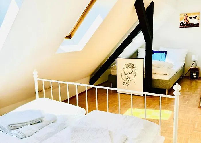 Massive Karli Loft - Over 130 Meters Floor Space - Theater - 4 Private Sleeping Areas - Location In *