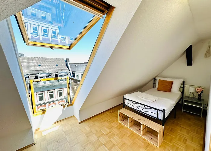 Massive Karli Loft - Over 130 Meters Floor Space - Theater - 4 Private Sleeping Areas - Location In